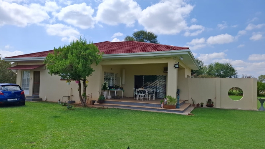 4 Bedroom Property for Sale in Jan Kempdorp Rural Northern Cape
